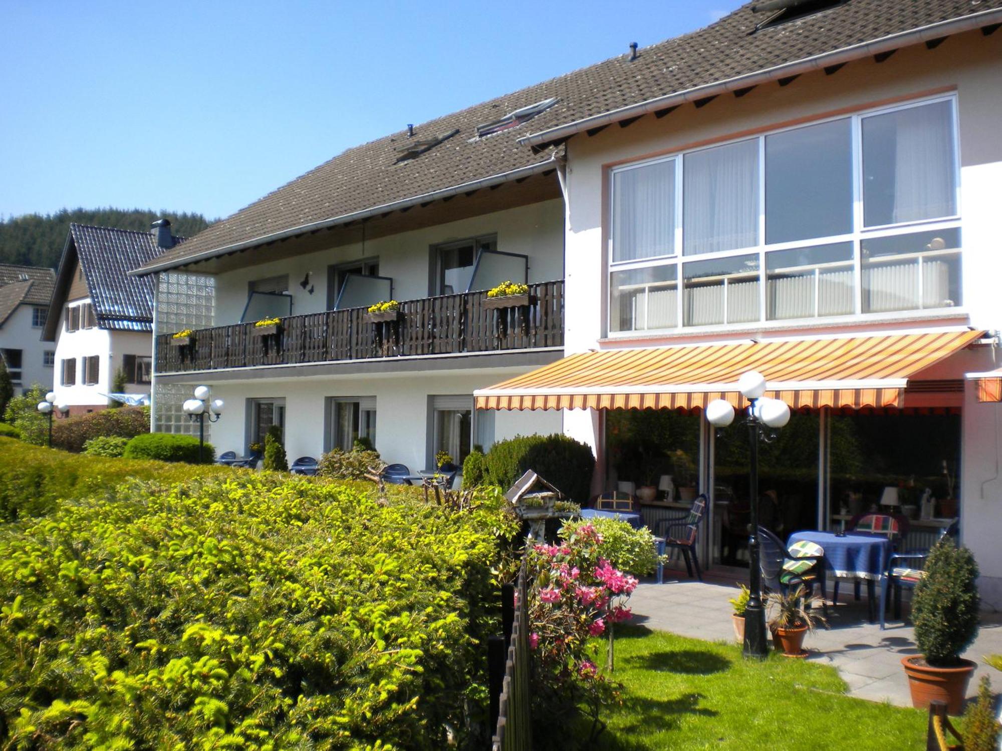 Hotel Pension Haus Berghof ヘレンタール エクステリア 写真