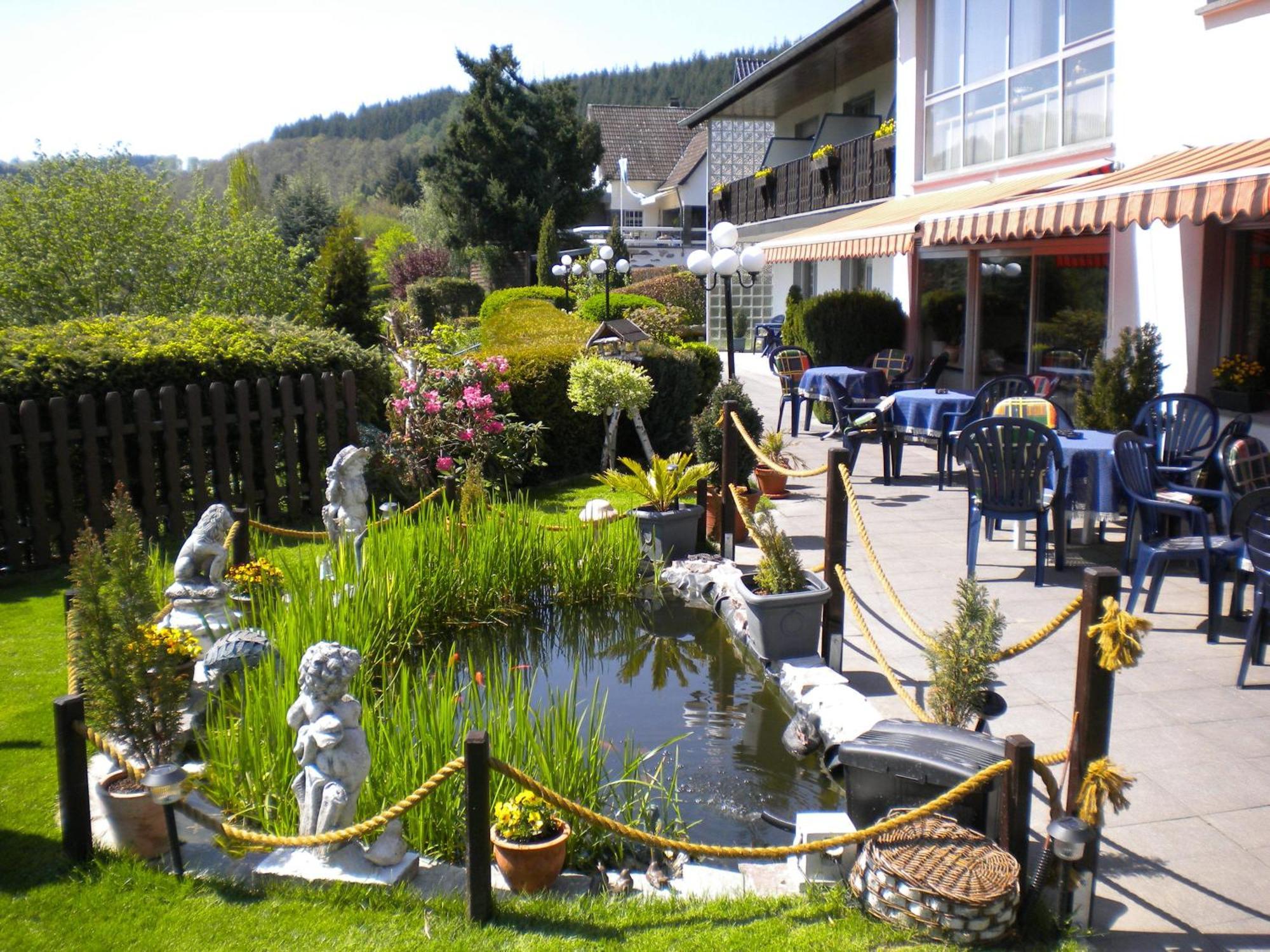 Hotel Pension Haus Berghof ヘレンタール エクステリア 写真